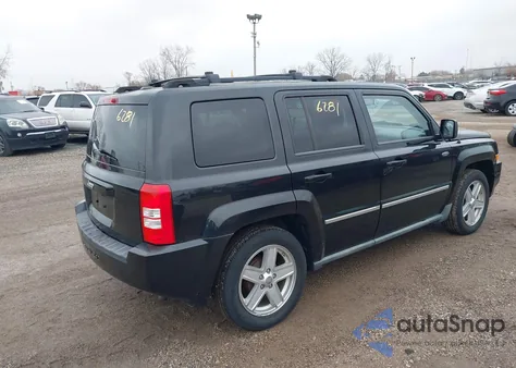 2010 Jeep Patriot Sport z USA, uszkodzony, nr VIN 1J4NT1GA8AD625669